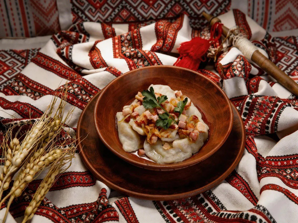 Вареники с картофелем, шпиком, жареным луком, копченой грудинкой и укропом, Чумацький Шлях