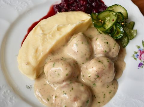 Митболы из цыплёнка с картофельным пюре